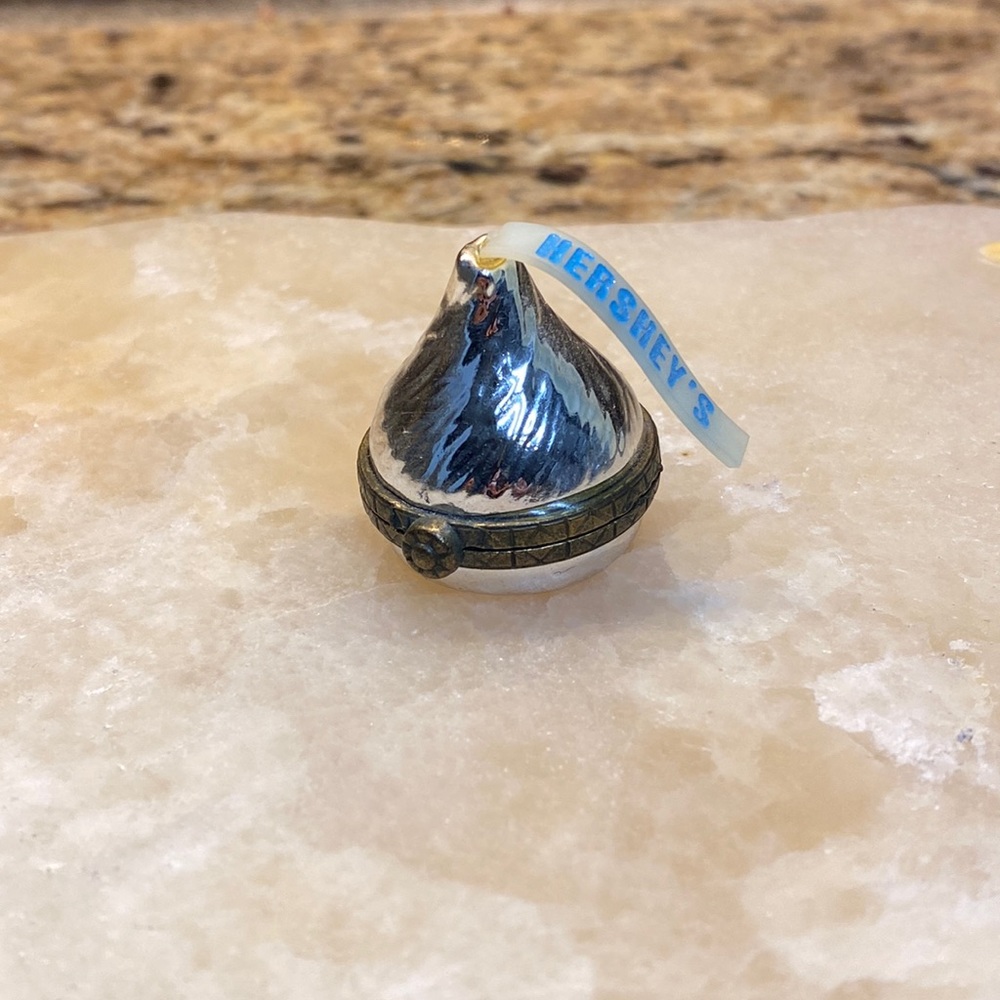 Vintage Midwest of Cannon Falls Hershey Kiss Trinket box, beautiful details
